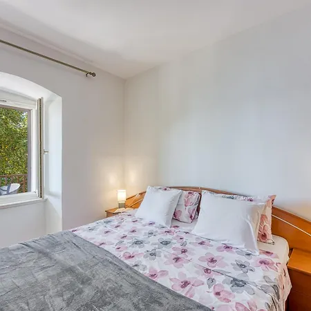 Lili Apartman